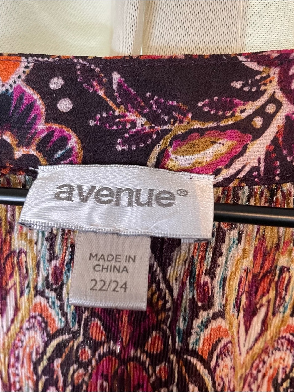 Avenue Paisley Tunic in Plum, Pink & Gold - Picture 3 of 8